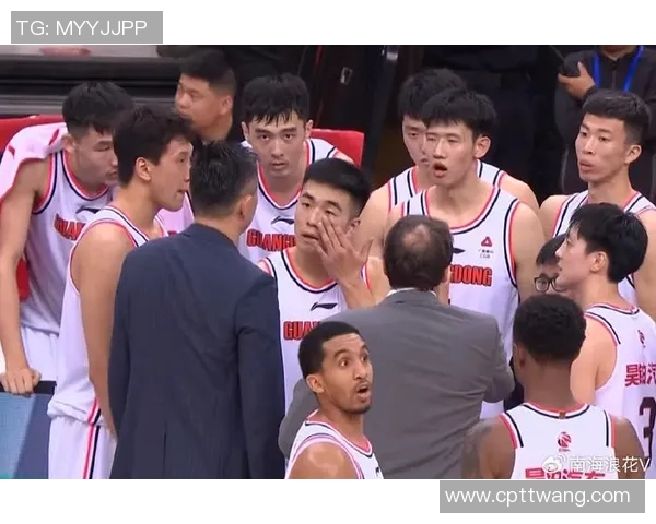 重庆篮球队近期状态分析与表现评估探讨